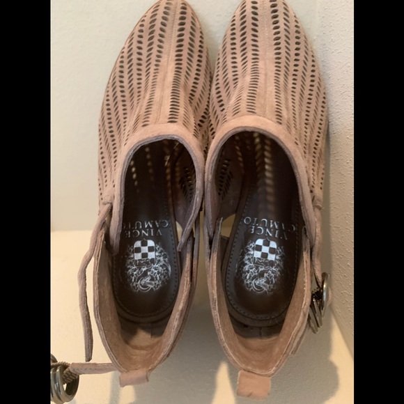 🔥 VINCE CAMUTO - Campina Perforated Suede Ankle Booties 🔥 - Picture 2 of 9